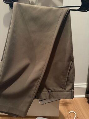 Izod Men's Dress Pants in Khaki